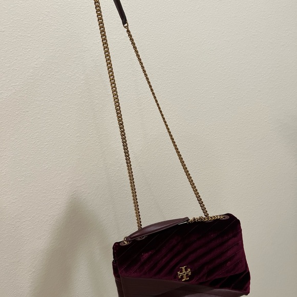 Tory Burch Kira Chevron Velvet Convertible Shoulder Bag - Picture 13 of 16